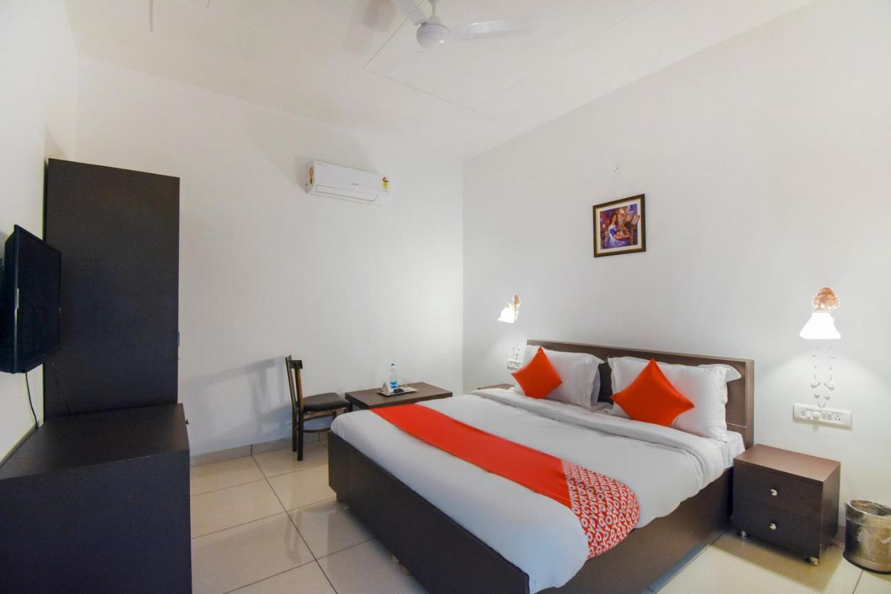 โอโย 75460 สกายไฮ เรซิเดนซี Hotel ลูดิฮานา ภายนอก รูปภาพ